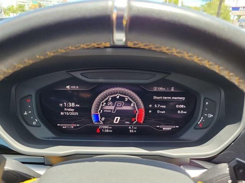 2019 Lamborghini Urus photo 22