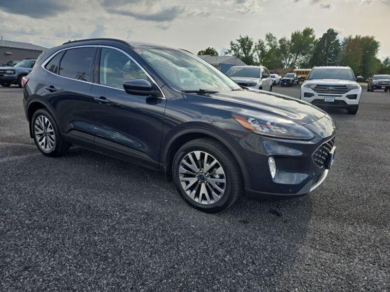 2022 Ford Escape Titanium photo 9