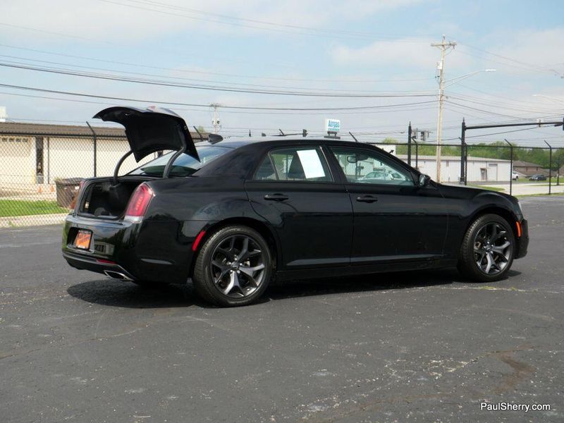 2023 Chrysler 300 Touring SportImage 19