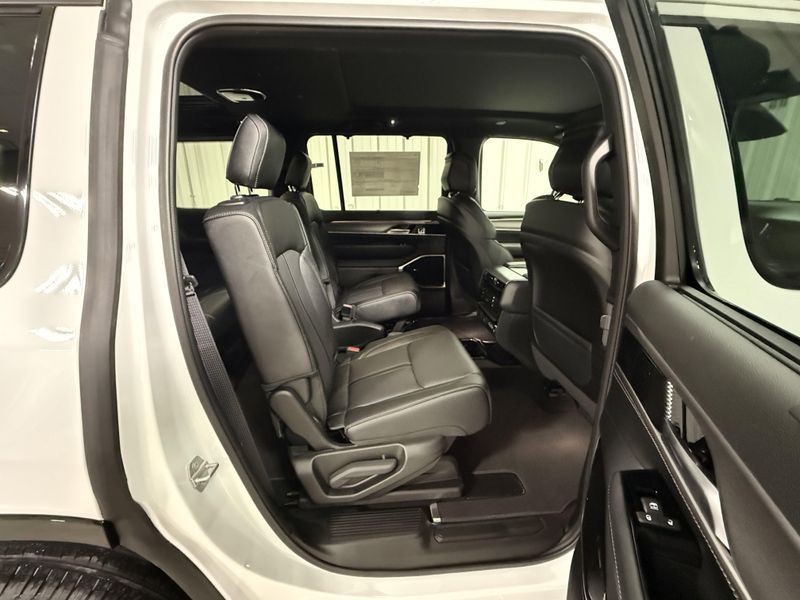 2026 Jeep Grand Wagoneer Limited Reserve 4x4Image 11