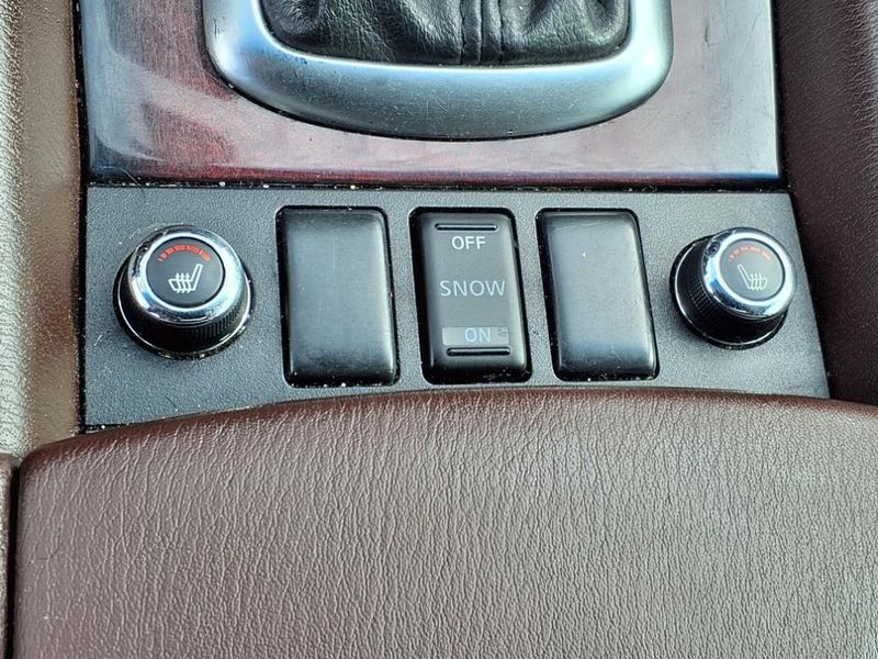 2017 INFINITI QX50 BaseImage 16