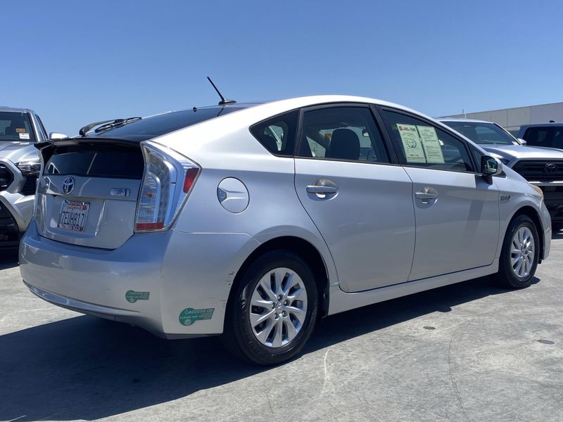 Used 2014 Toyota Prius Plug-In Image 3
