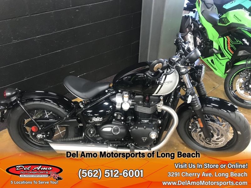 2024 Triumph BONNEVILLE BOBBER  in a JET BLACK/ASH GRAY exterior color. Del Amo Motorsports of Long Beach (562) 362-3160 delamomotorsports.com 