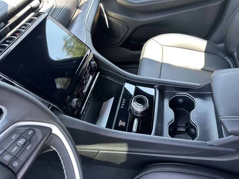 New 2025 Jeep Grand Cherokee L Limited 4x4Image 28