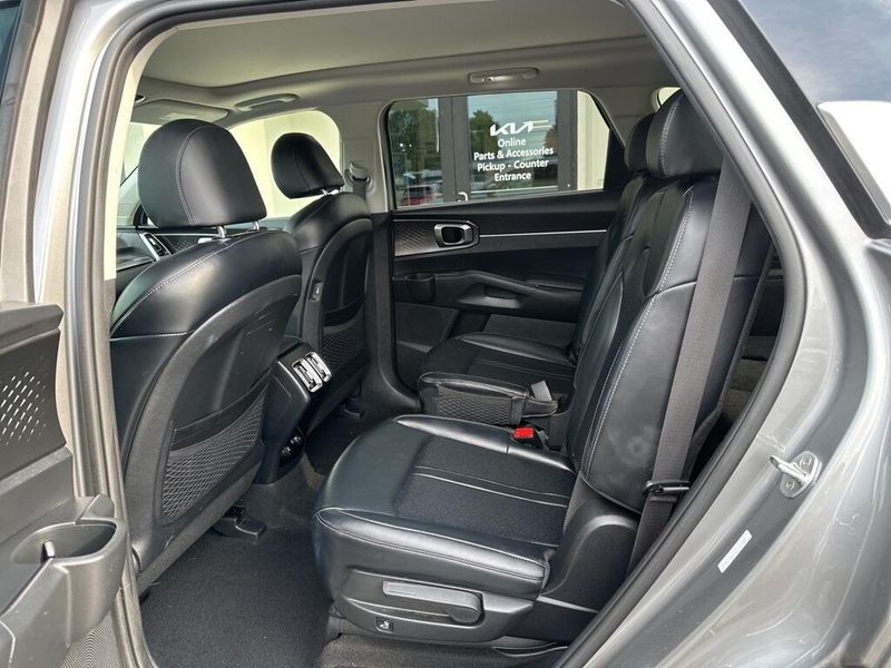 Used 2023 Kia Sorento Hybrid EXImage 23