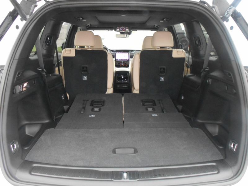 2025 Jeep Grand Cherokee L Limited 4x4Image 19