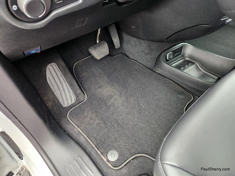 New 2026 Chrysler Voyager Lx