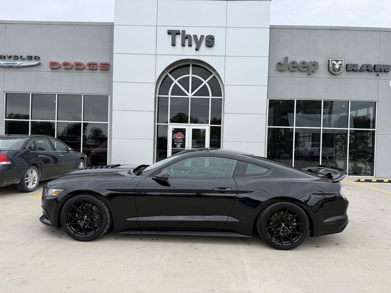 Used 2017 Ford Mustang Image 28