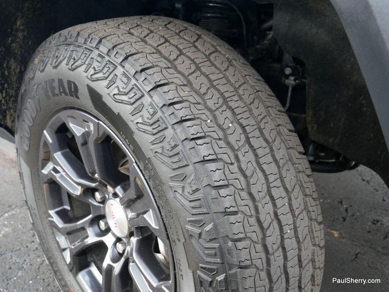 Used 2024 GMC Canyon Elevation