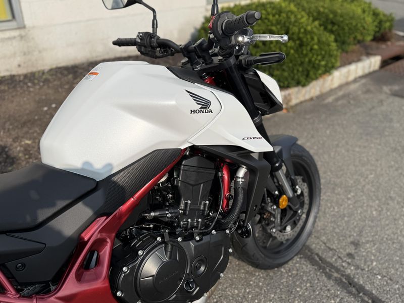 2025 Honda CB750 HornetImage 6