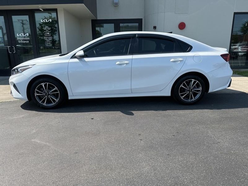 2024 Kia Forte LXSImage 8