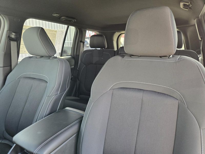 New 2026 Jeep Grand Cherokee Laredo 4x2