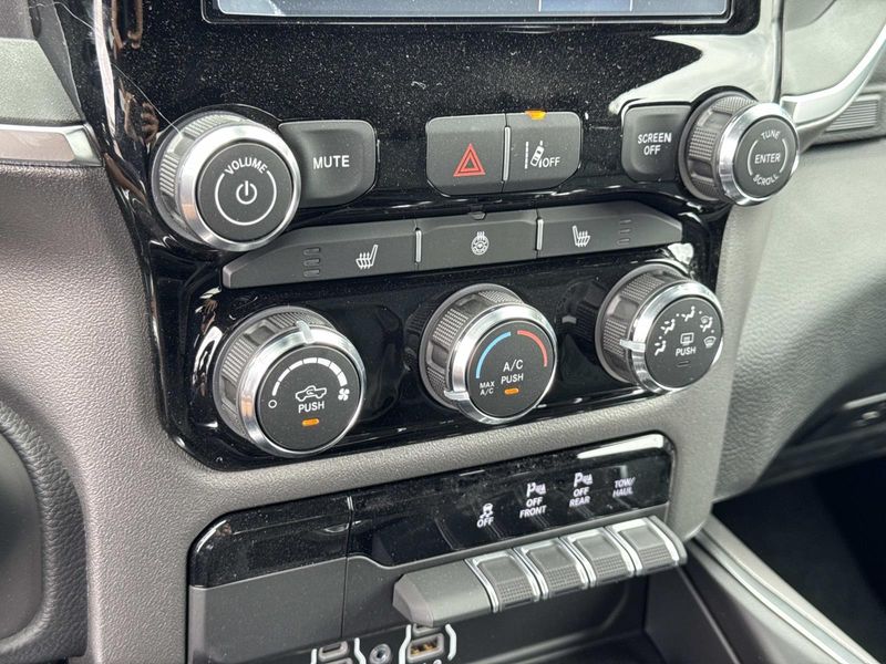 New 2026 RAM 1500 Big Horn Crew Cab 4x2 5'7' Box