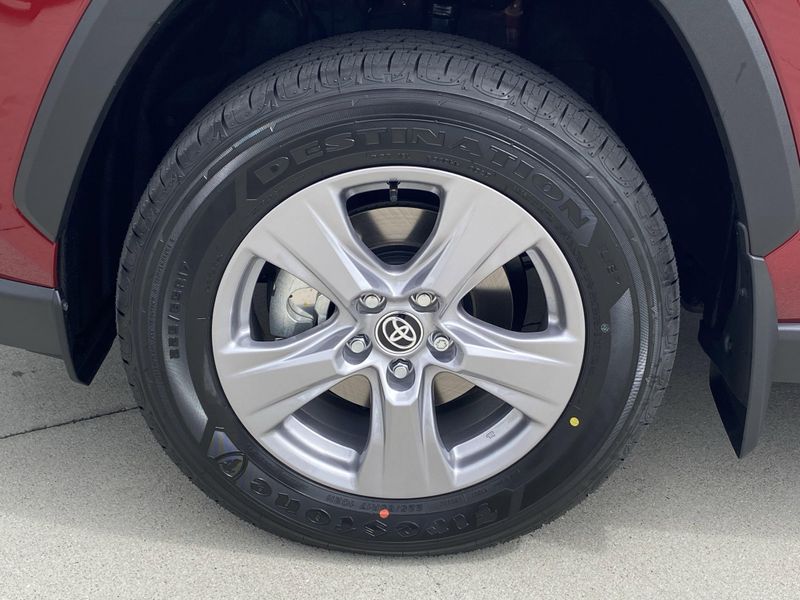 2025 Toyota RAV4 Hybrid LEImage 8