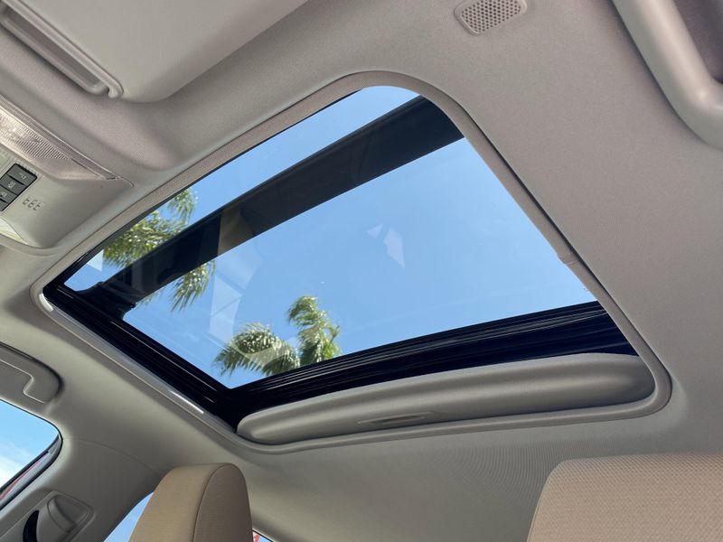 2025 Toyota RAV4 XLEImage 19