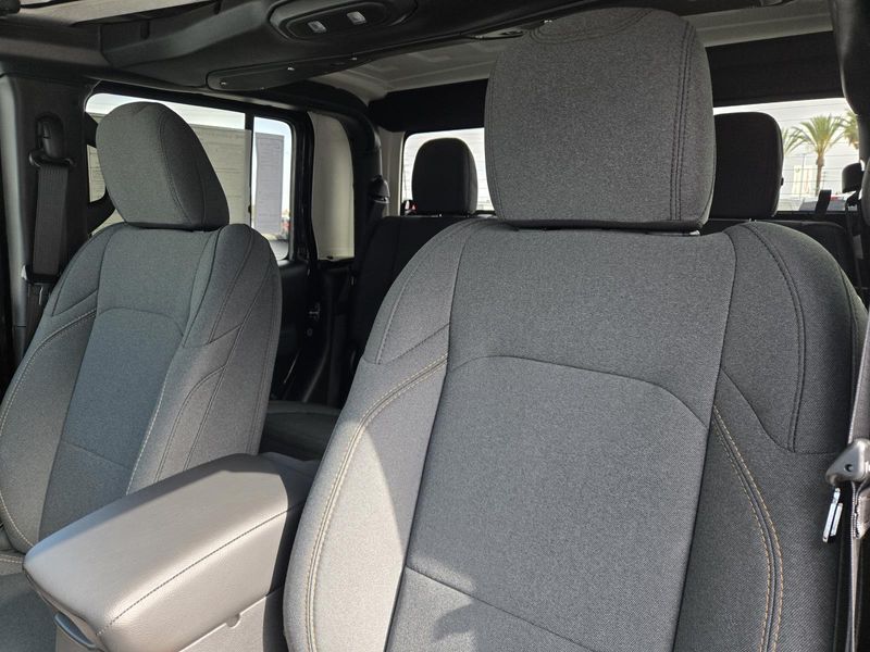 New 2026 Jeep Gladiator Sport S 4x4