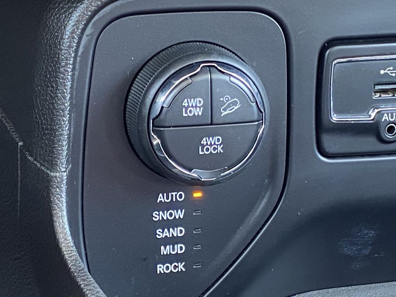 2017 Jeep Renegade Image 23