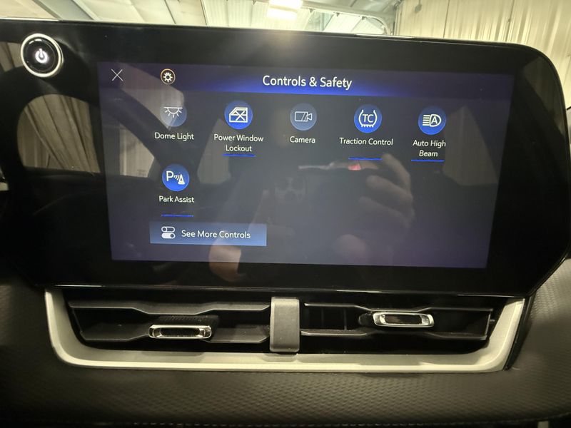 Used 2026 Chevrolet Equinox AWD LTImage 32
