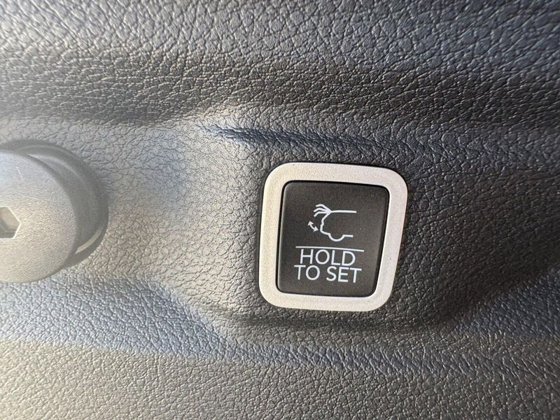 2024 Jeep Grand Cherokee L Altitude XImage 10