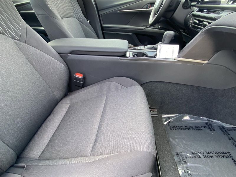 2025 Toyota Camry LEImage 10
