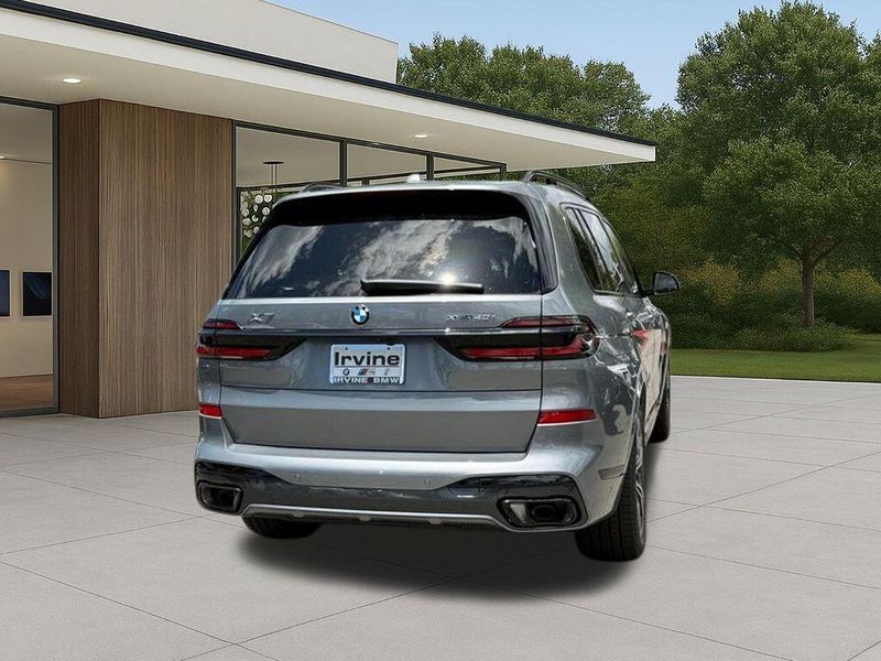 New 2027 BMW X7 xDrive40iImage 8