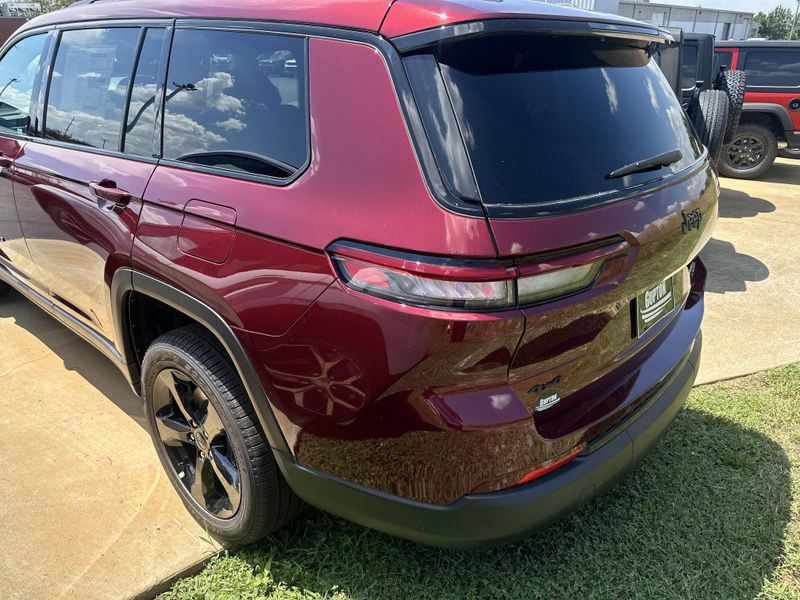 New 2025 Jeep Grand Cherokee L Limited 4x4Image 9