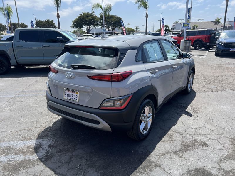 Used 2022 Hyundai Kona SEImage 3