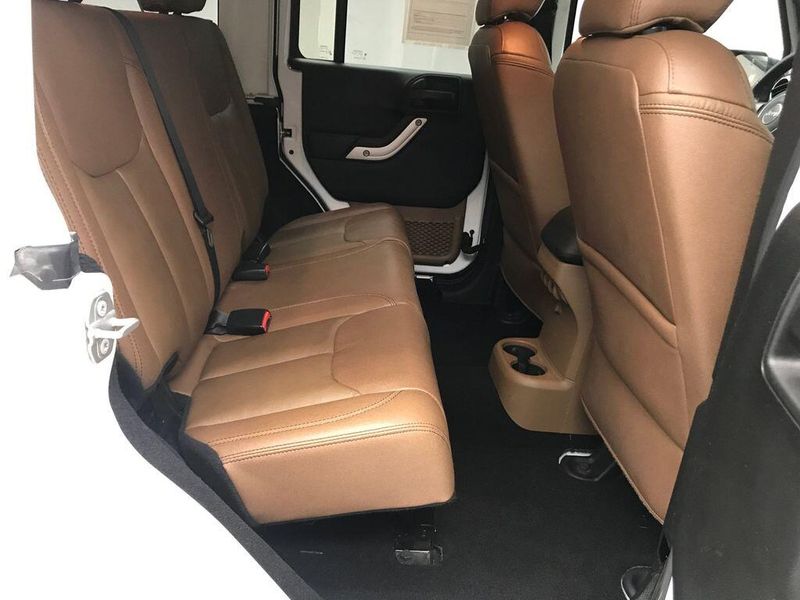 Used 2018 Jeep Wrangler JK Unlimited SaharaImage 14