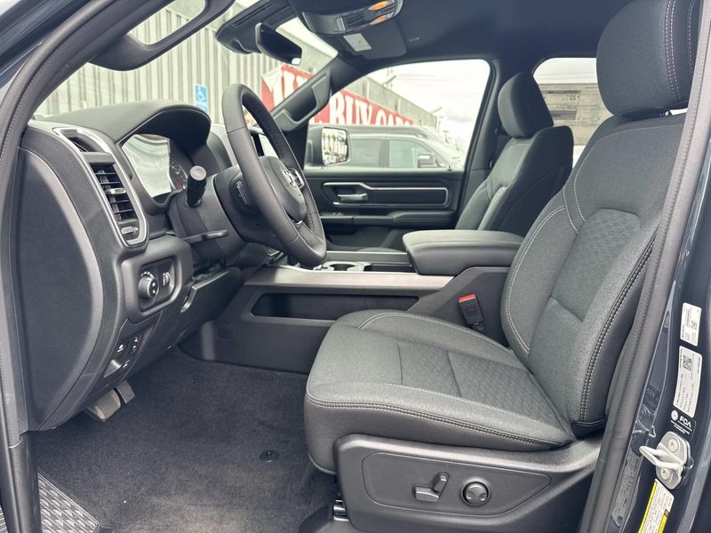 New 2026 RAM 1500 Big Horn Crew Cab 4x2 5'7' Box