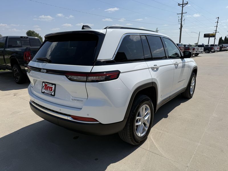 Used 2024 Jeep Grand Cherokee Laredo XImage 39