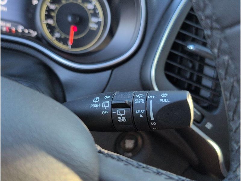 Used 2023 Jeep Cherokee Altitude LuxImage 25