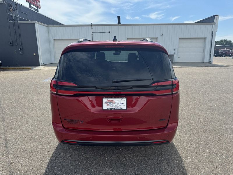 2024 Chrysler Pacifica Touring L AwdImage 7