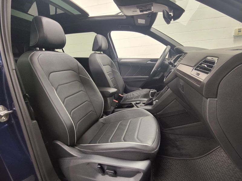 Used 2024 Volkswagen Tiguan AWD SEL R-Line w/Sunroof/NavImage 5