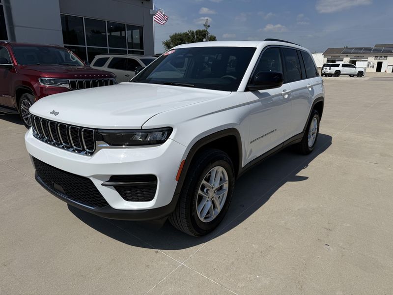 Used 2024 Jeep Grand Cherokee Laredo XImage 35