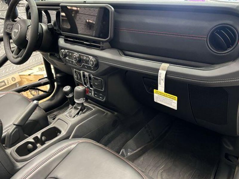 New 2025 Jeep Wrangler 4-door RubiconImage 13