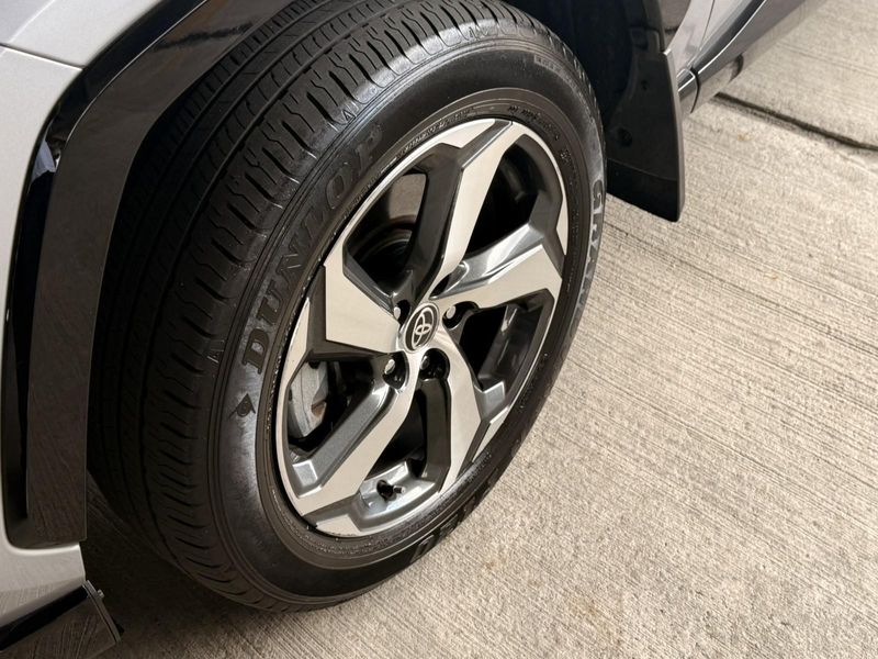 2022 Toyota RAV4 Prime SE photo 9