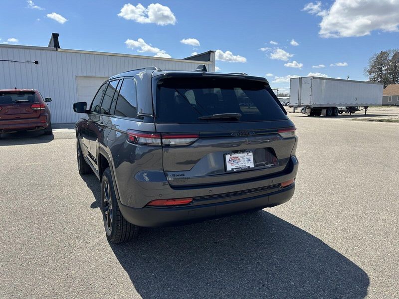 2024 Jeep Grand Cherokee Altitude X 4x4Image 6