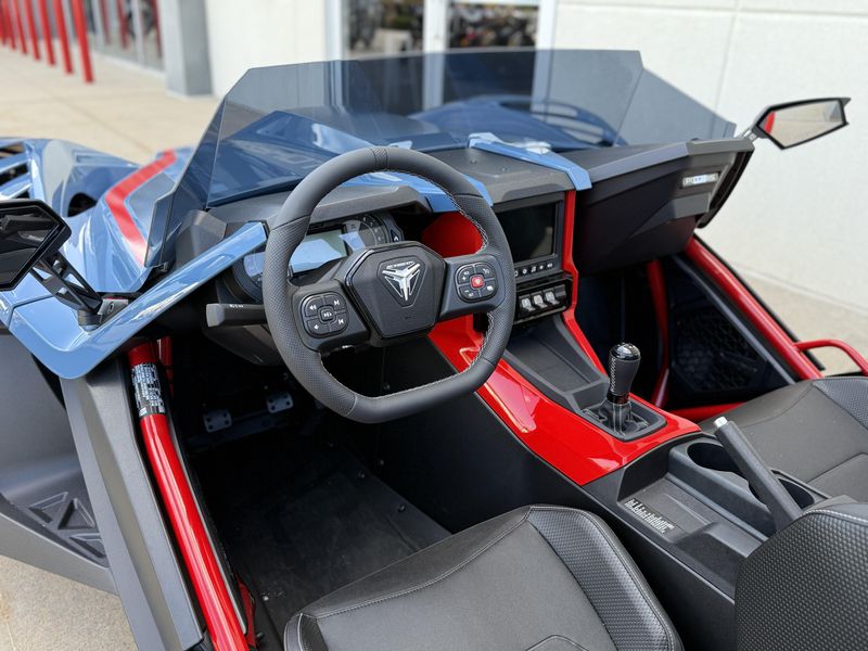 2025 Polaris SLINGSHOT R MANUALImage 7