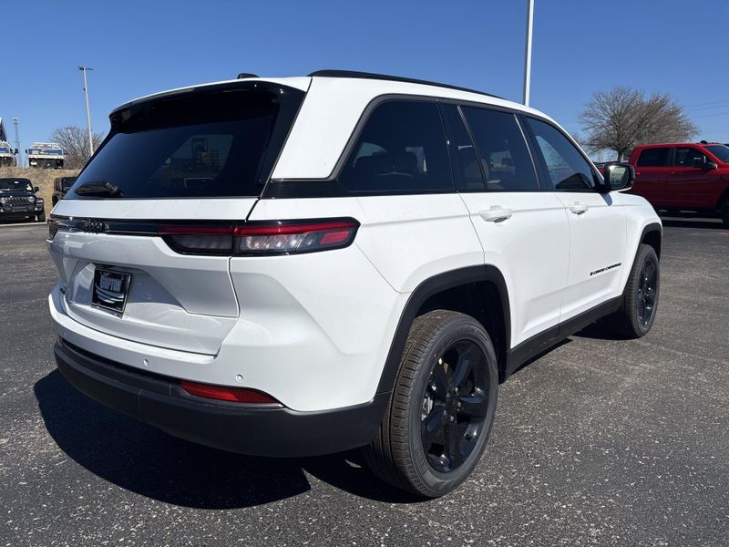 New 2026 Jeep Grand Cherokee Limited 4x4Image 6