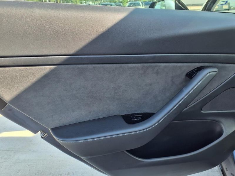 2020 Tesla Model 3 Standard Range PlusImage 17