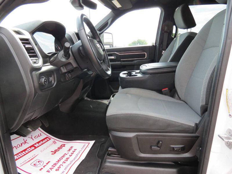 Used 2024 RAM 2500 Big Horn 4x4 4dr Crew Cab 6.3 ft. SB PickupImage 14