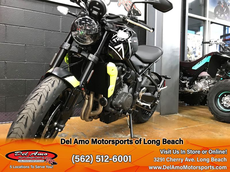 2024 Triumph TRIDENT 660  in a MATTE JET BLACK/MATTE SILVER ICE exterior color. Del Amo Motorsports of Long Beach (562) 362-3160 delamomotorsports.com 