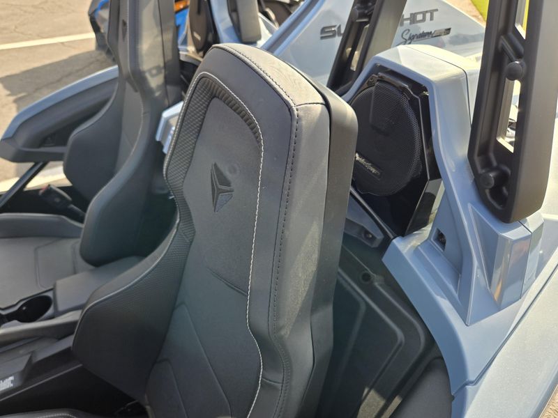 NEW 2026 POLARIS SLINGSHOT SIGNATURE EDITION AUTODRIVE Image 16