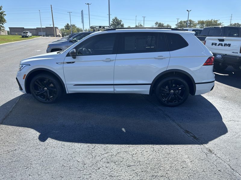 Used 2023 Volkswagen Tiguan SE R-Line BlackImage 13