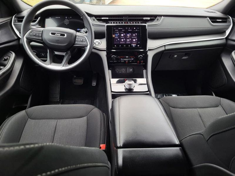 2024 Jeep Grand Cherokee L LaredoImage 33