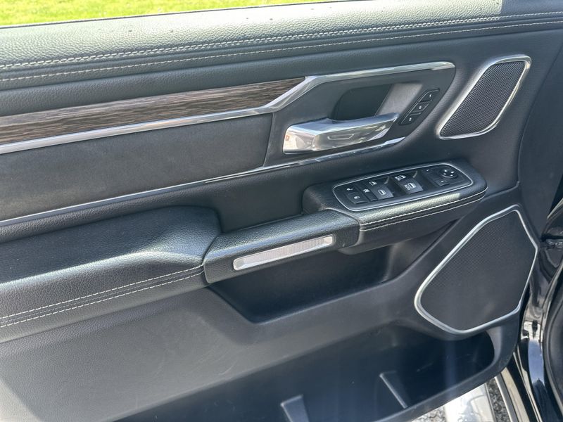 2019 RAM 1500 LaramieImage 19
