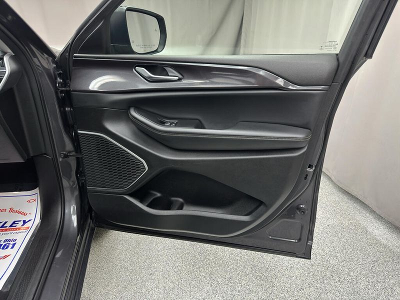 Used 2022 Jeep Grand Cherokee L LaredoImage 15