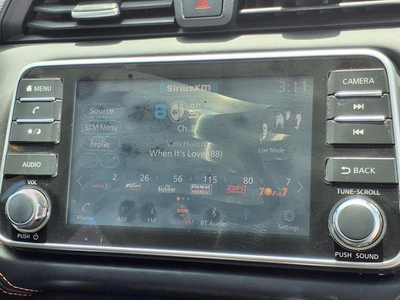 2021 Nissan Versa SR photo 6