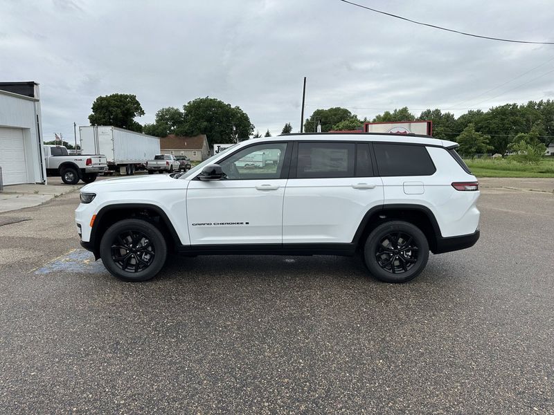 2024 Jeep Grand Cherokee L Altitude X 4x4Image 5