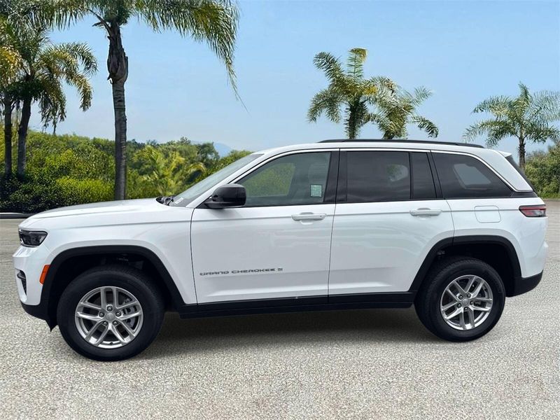 New 2026 Jeep Grand Cherokee Laredo 4x2